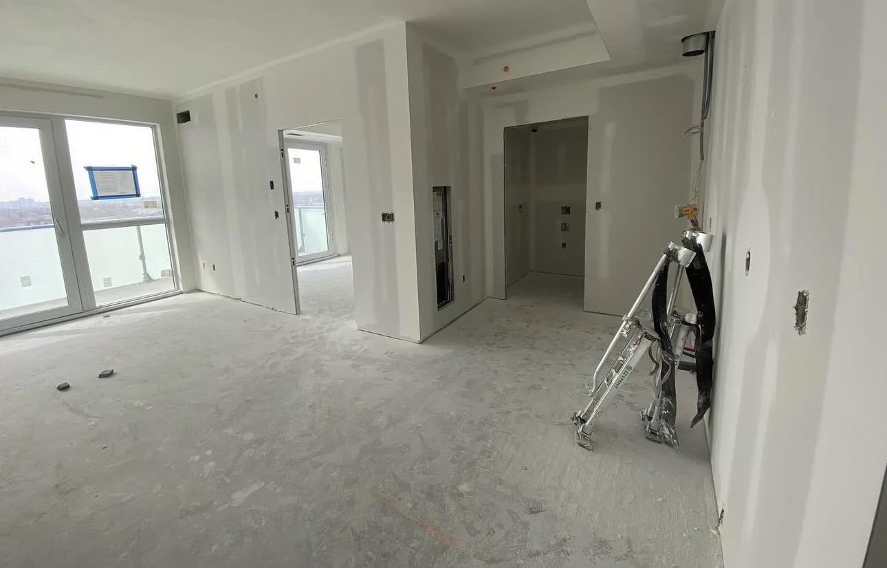 Smooth ceiling after popcorn ceiling removal in a Toronto home