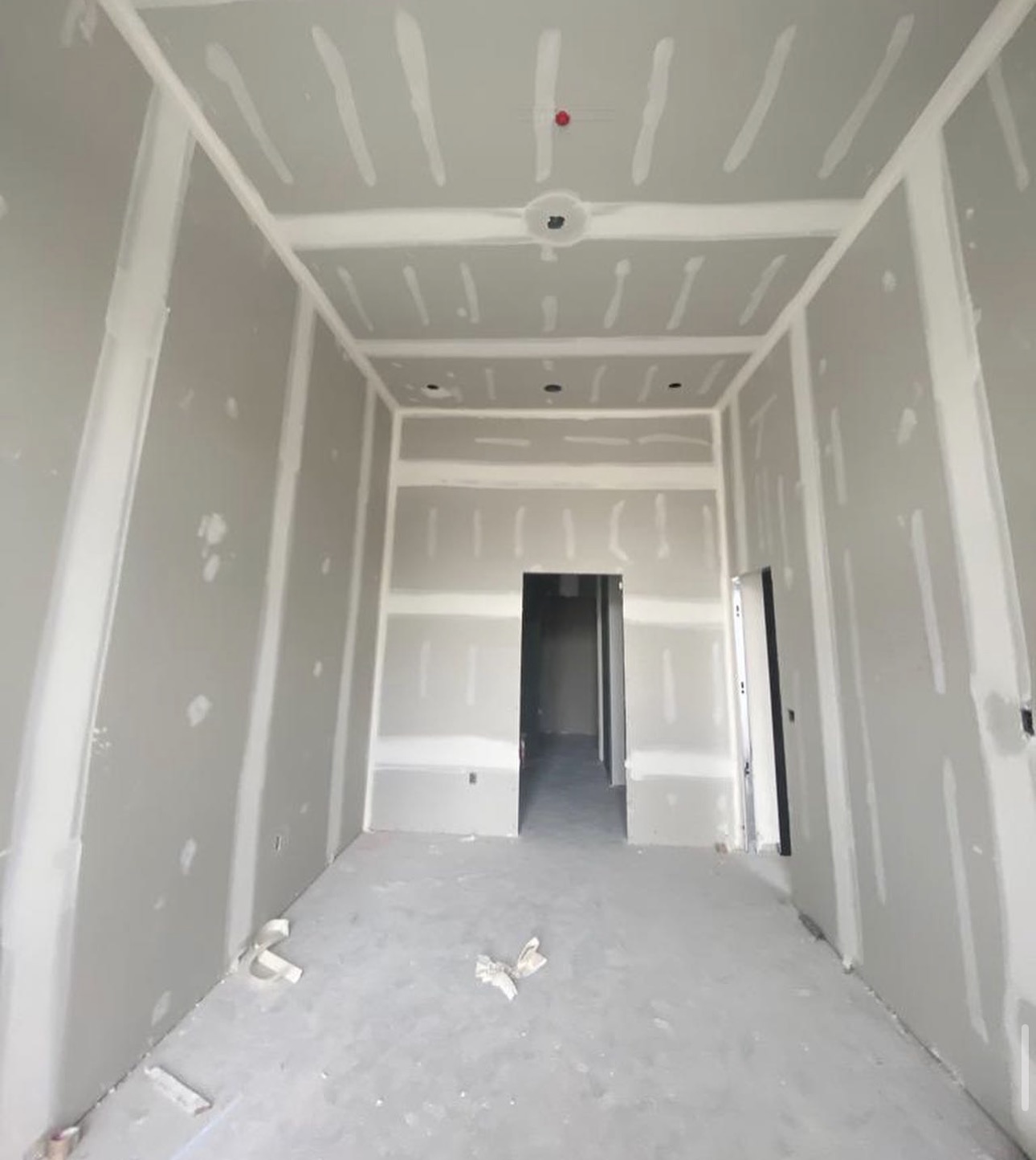 Drywall taping and mudding by a North York contractor for a paint-ready finish